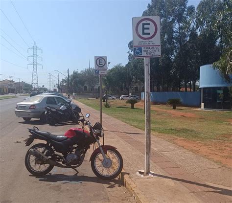 Estacionada em local proibido moto é apreendida e polícia descobre