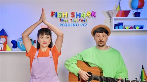 Peque O Pez Fish Shark Juego De Manos Chords Chordify