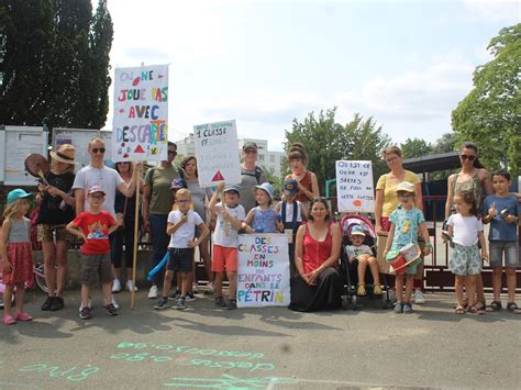 Parents d élèves ils s opposent à la fermeture de classe dans cette