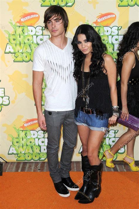 Zac Efron and Vanessa Hudgens – Stock Editorial Photo © s_bukley #15193567