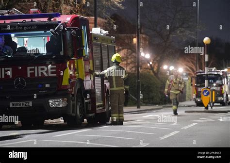 Personnel Durgence Près De La Scène Dans Tollgate Road à Beckton