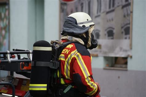 Brand In Leerstehendem Geb Ude Einsatzbericht D Ren