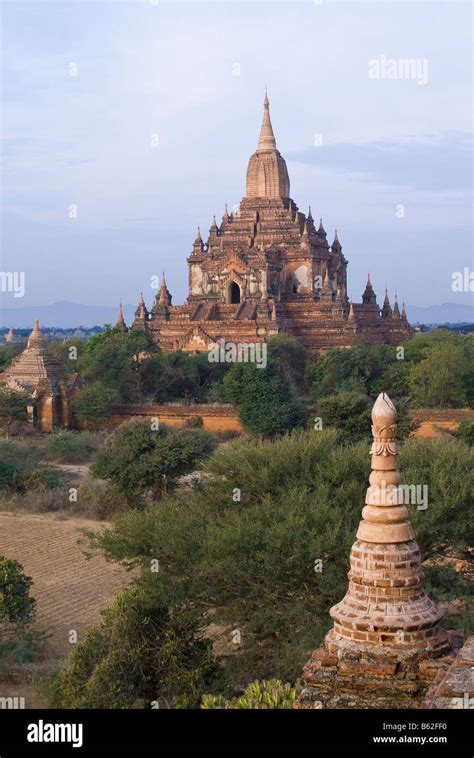 Sulamani pagoda hi-res stock photography and images - Alamy