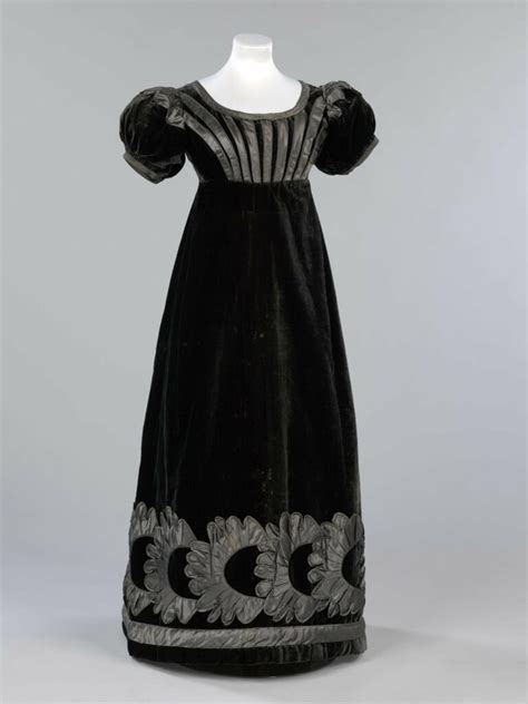 Fashion in the 1820s - Historical Fashion Dress Up