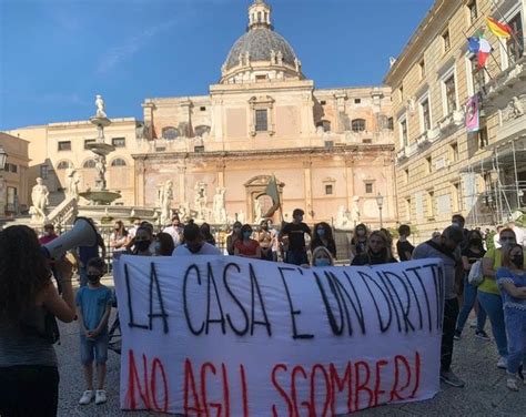 Emergenza Abitativa Occupanti Ex Monastero Protestano A Palermo