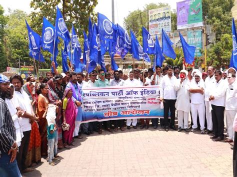 बोढार रेणापूर येथील हत्याप्रकरणी आरोपीला फाशी द्या लातुरात रिपाइं आठवले गटाची निदर्शने