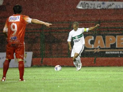 Alex Faz Dois Mas Coritiba S Empata Por A O Paranava