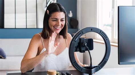 Many Influencers Struggle Financially Despite Online Fame