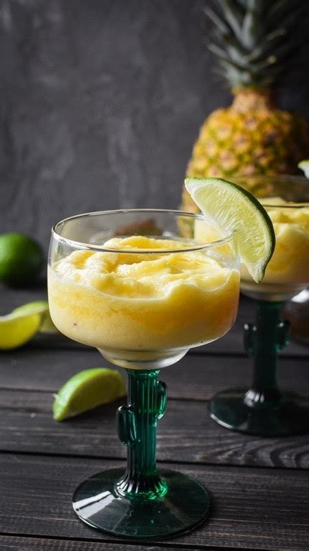 Skinny Pineapple Chipotle Margaritas {21 Day Fix} - The Foodie and The Fix