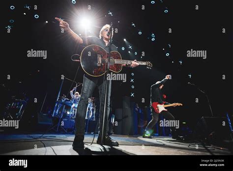 Roger Daltrey And Pete Townshend Hi Res Stock Photography And Images