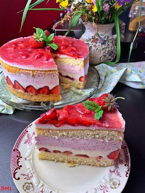 K Sesahne Torte Mit Erdbeerenfruchtig Lecker Erfrischend Kuchen