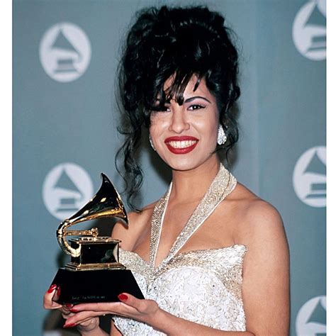 Selena Quintanilla Her Life In Photos