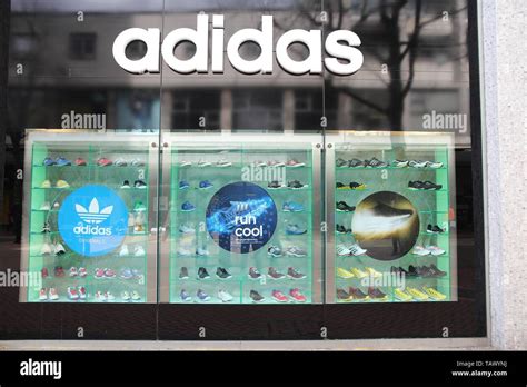 Birmingham town centre 2012 hi-res stock photography and images - Alamy