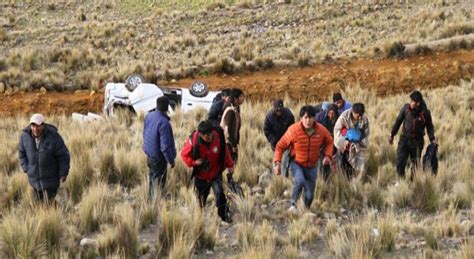 Cochabamba Un minibús se embarranca en camino a Zongo Valle El