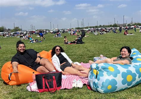 What the total solar eclipse looked like across Texas - Axios Austin