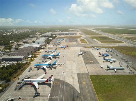Aeropuerto de Punta Cana inició remozamiento y expansión del parqueo