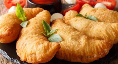 Panzerotti O Calzoni La Ricetta Di Benedetta Rossi Divide I Fan