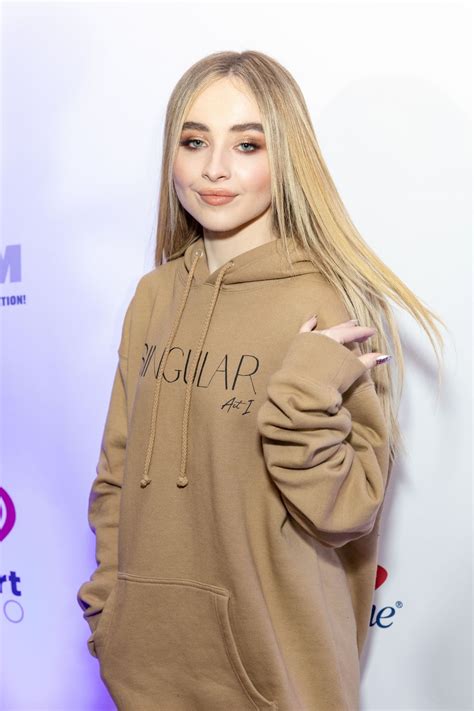 Sabrina Carpenter 1035 Kiss Fms Jingle Ball In Rosemont 12122018