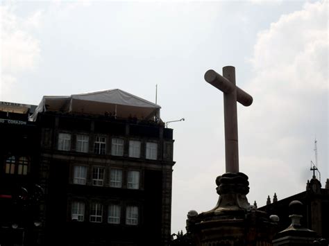 Image Cruz Metropolitana Catedral de México reintegración de cruces