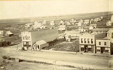 Where in the USA is this small town? Photos from the 1890s