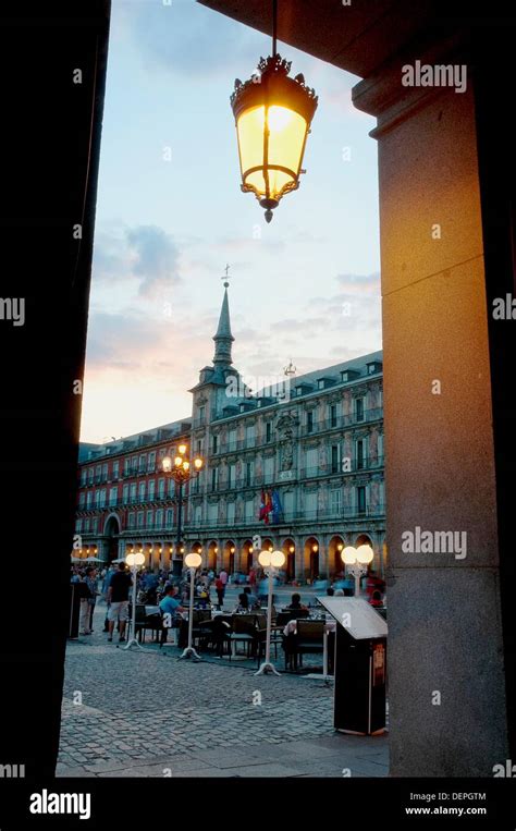 Plaza Mayor, night view. Madrid, Spain Stock Photo - Alamy