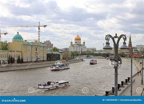 Terraplenagem Do Kremlin Em Moscou Que Negligencia O Rio E As Atra Es