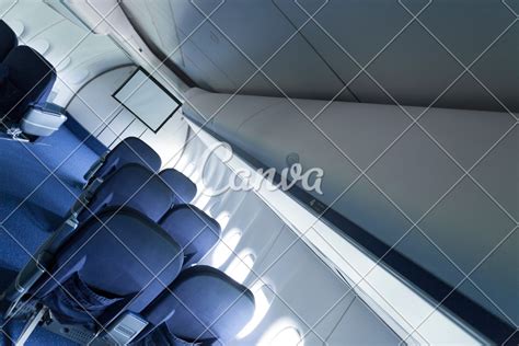 Commercial aircraft interiors - Photos by Canva