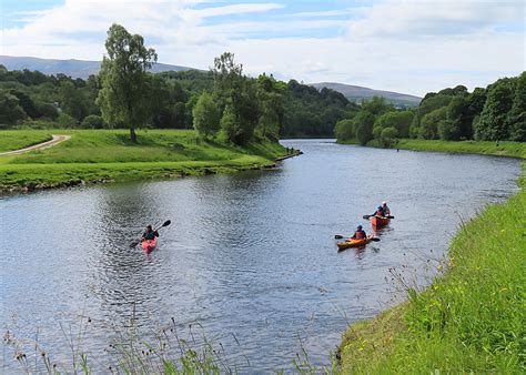 Canoe And Kayaks Anne Burgess Cc By Sa 2 0 Geograph Britain And