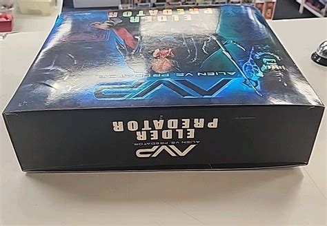 Hot Toys Aliens Vs Predator MMS Elder Figure Collectible