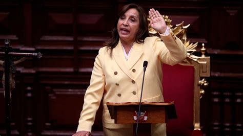 Dina Boluarte La Primera Mujer En Asumir La Presidencia De Perú