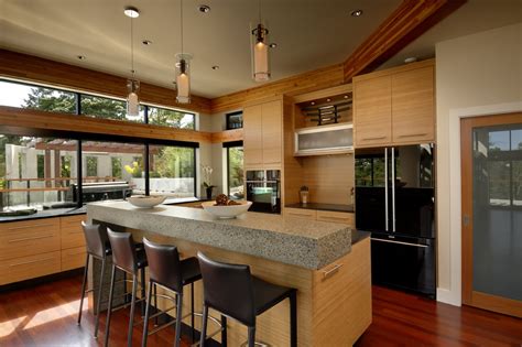 Kitchen Island, Breakfast Bar, Pendant Lighting, Modern Home in ...