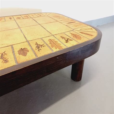 Mesa de centro vintage Roger Capron de madera oscura y cerámica de