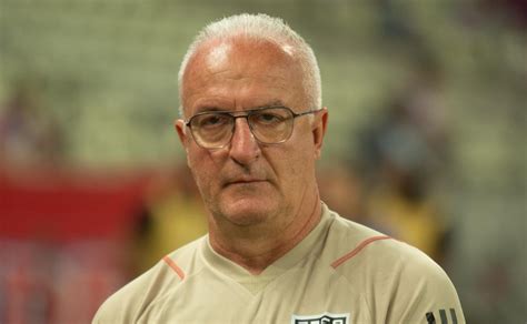 É importantíssimo Dorival se posiciona sob tabu em clássico e