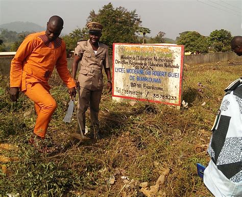 Biankouma Le Sous Pr Fet Lance Une Op Ration De Salubrit Au Lyc E