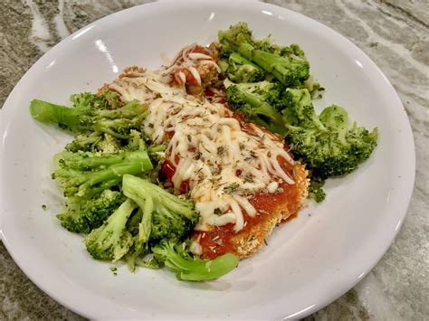 Chicken Parm With Broccoli At 393kcal Worked Out A Good Recipe With Help And Inspiration From