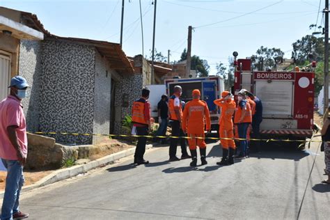 Jornal Correio Mãe e filho morrem carbonizados após casa pegar fogo