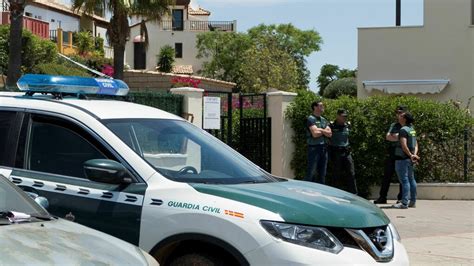 Hallan a un varón de 58 años y a una mujer de 86 muertos por arma de