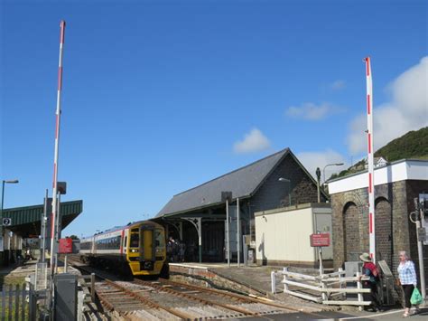 Train At Barmouth Station Malc McDonald Cc By Sa 2 0 Geograph