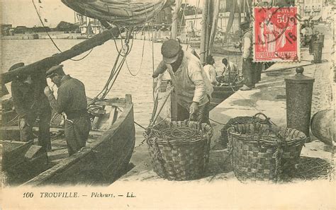 14 TROUVILLE Pêcheurs préparant les lignes pour la Pêche 1933