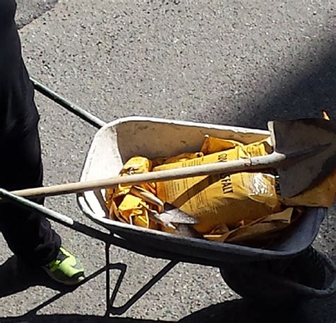 Reggio Calabria Una Lettrice A Strettoweb Basta Con Le Buche Nelle