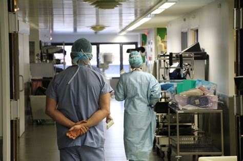 Sarthe Covid 19 les hospitalisations toujours élevées malgré le