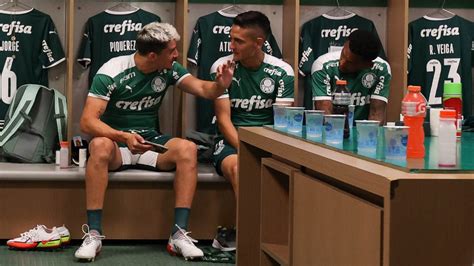 Volante deve retornar ao Palmeiras em 2024 e celebra evolução muito