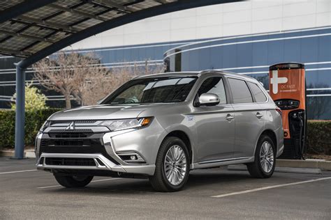 2021 Mitsubishi Outlander Phev Gains Upgraded Powertrain And Longer Electric Only Range Carscoops