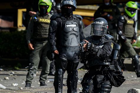 Dos civiles muertos y un policía baleado en nuevas protestas en