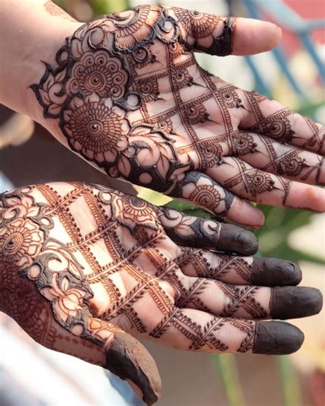 1 222 Likes 30 Comments Zishan Shakir Henna By Zishan On