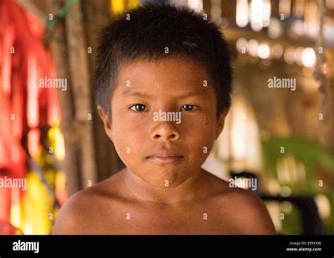 Panamá las Islas de San Blas Mamitupu Retrato de un niño indígena