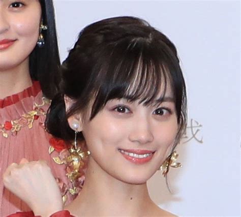 乃木坂46山下美月、夜桜と「いちごソーダ」に最高の笑顔「飲みたかったんだ！」：中日スポーツ・東京中日スポーツ