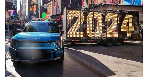 KIA AMERICA DELIVERS 2024 NEW YEAR'S NUMERALS TO TIMES SQUARE