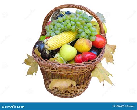 Cesta De Mimbre Con La Fruta Y Verdura Del Oto O Foto De Archivo