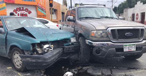 Costosa Calentada Conductor Se Pasa El Alto Y Choca En La Frontera